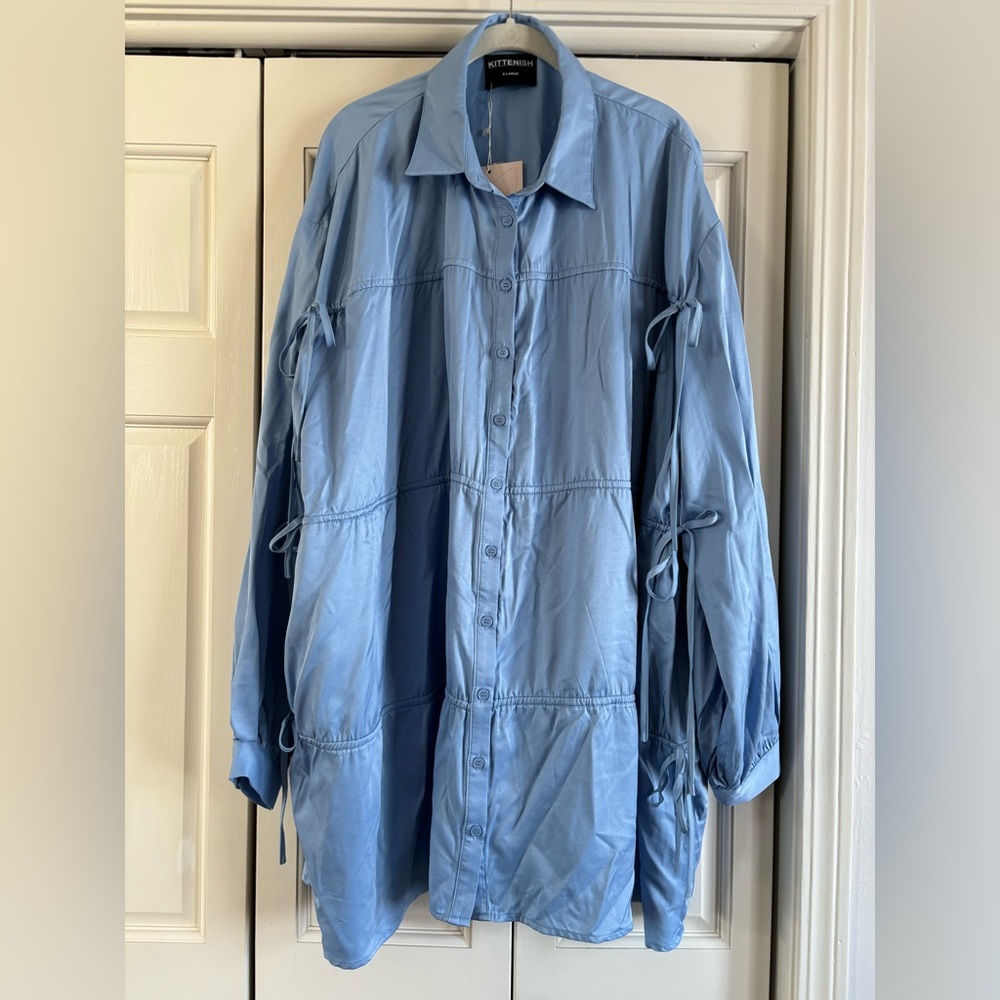 Kittenish, NWT, light blue top with 3 rows of side bows, XL